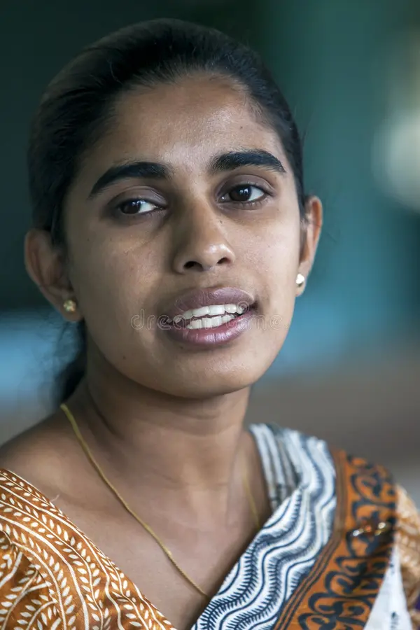 portrait sri lankan lady nuwara eliya working glenlock tea factory lanka 78536117